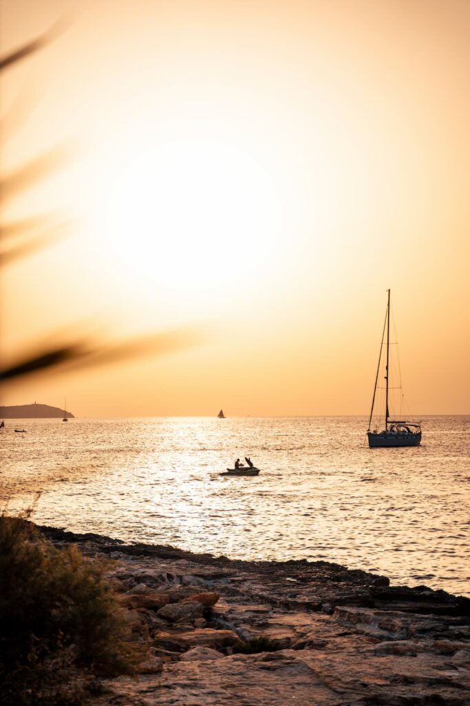 Sunset Authentic A planned outing, come and see the Monkey Ibiza bar in Sant Antoni!