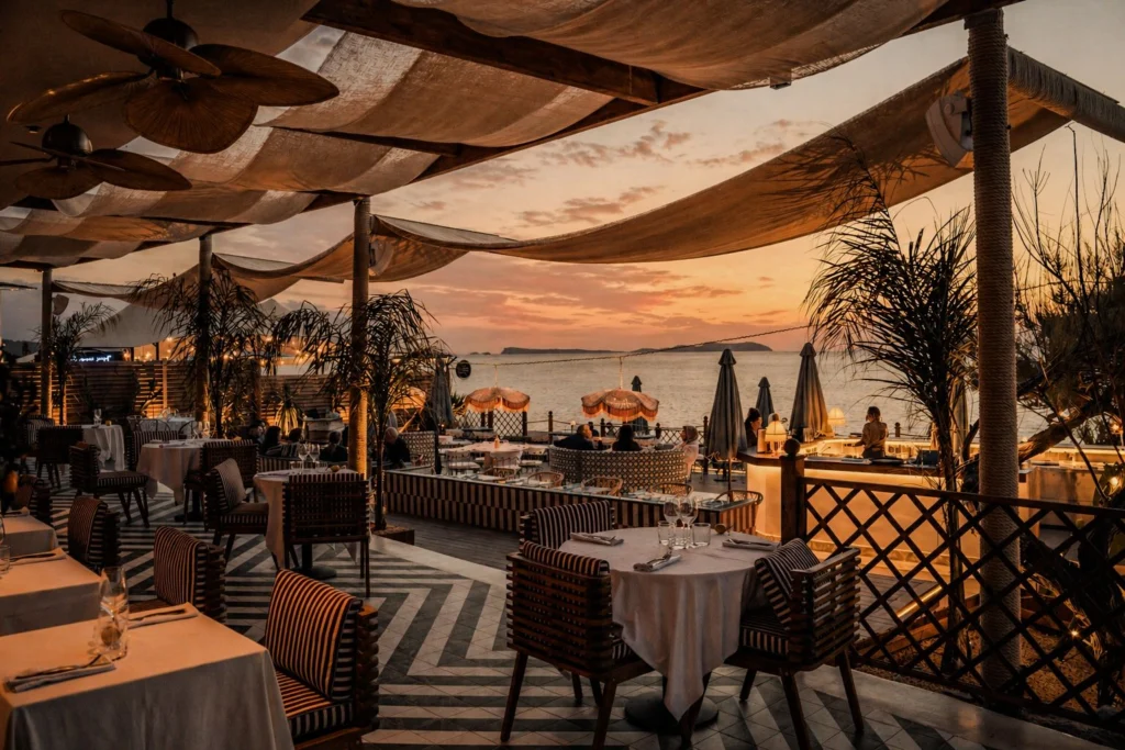 Terraza de Bambino Ibiza al atardecer 