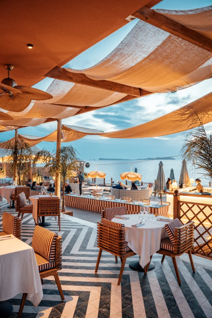 Foto de la terraza de Bambino Ibiza, con vistas al mar